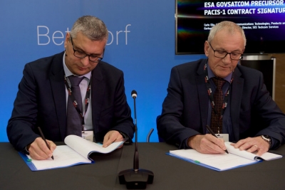 Carlo Elia (left) signing Pacis-1